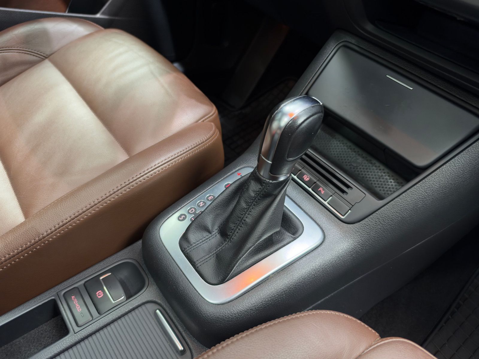 Fahrzeugabbildung Volkswagen Tiguan 2.0 TSI 4MOTION Track&Style |PANO|LEDER