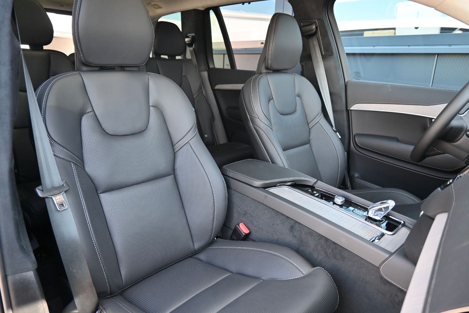 Fahrzeugabbildung Volvo XC90 T8 Recharge AWD Ultra Dark*LUFT*B&W*Massage
