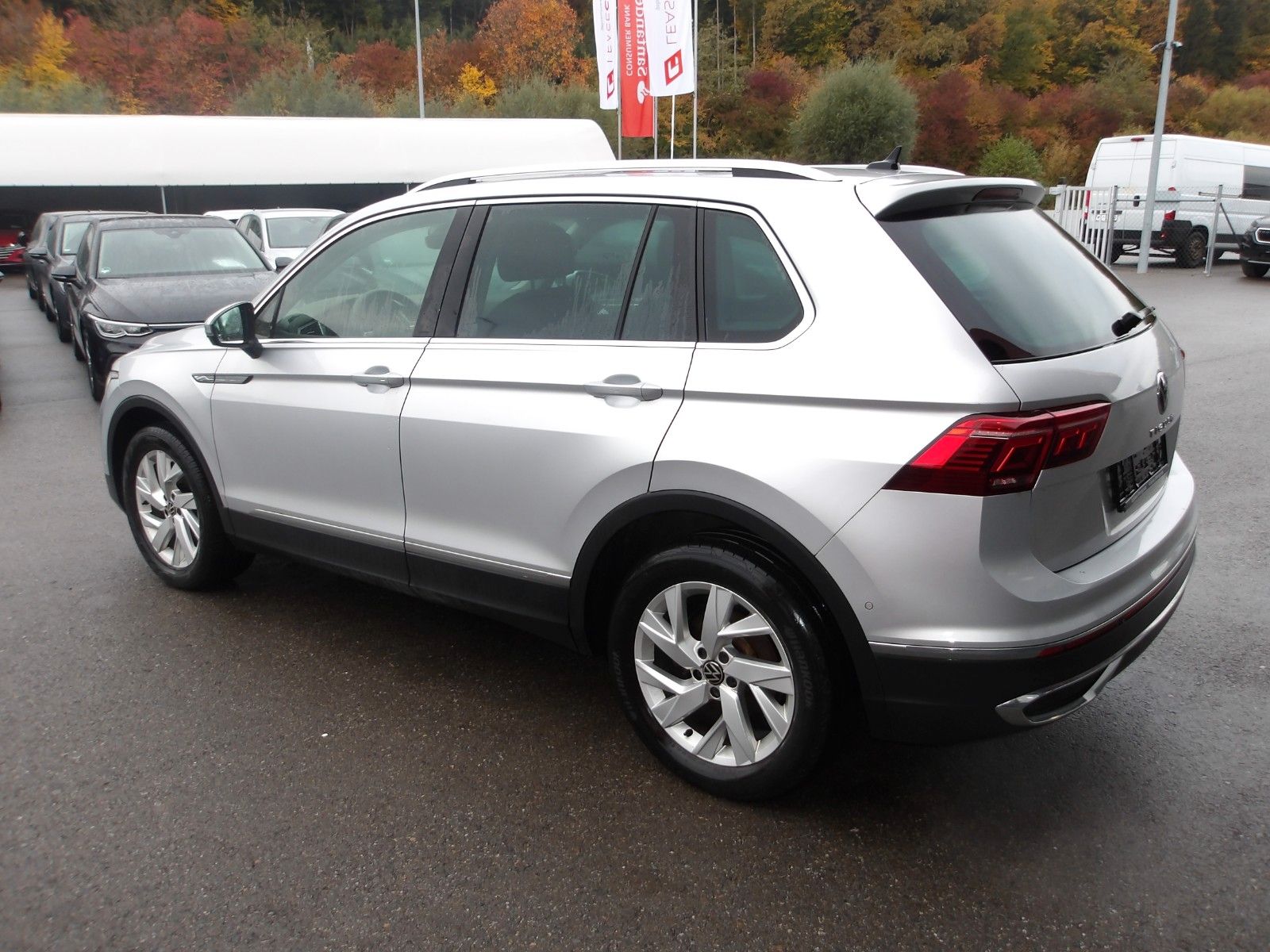 Volkswagen Tiguan Elegance 4M. "GLSD,AHV" EXP € 17990.-- imagem 3