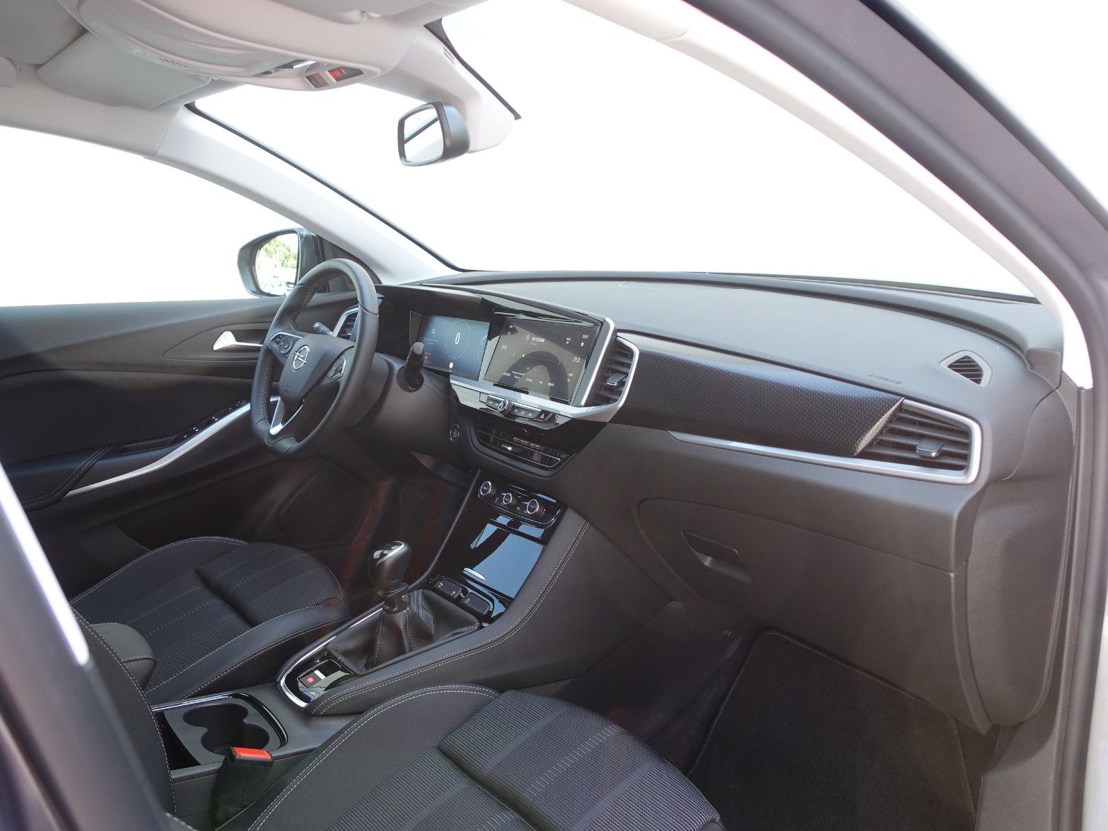 Fahrzeugabbildung Opel Grandland GS 1.2T,Navi,Kamera,Sitzhzg,PixelLED