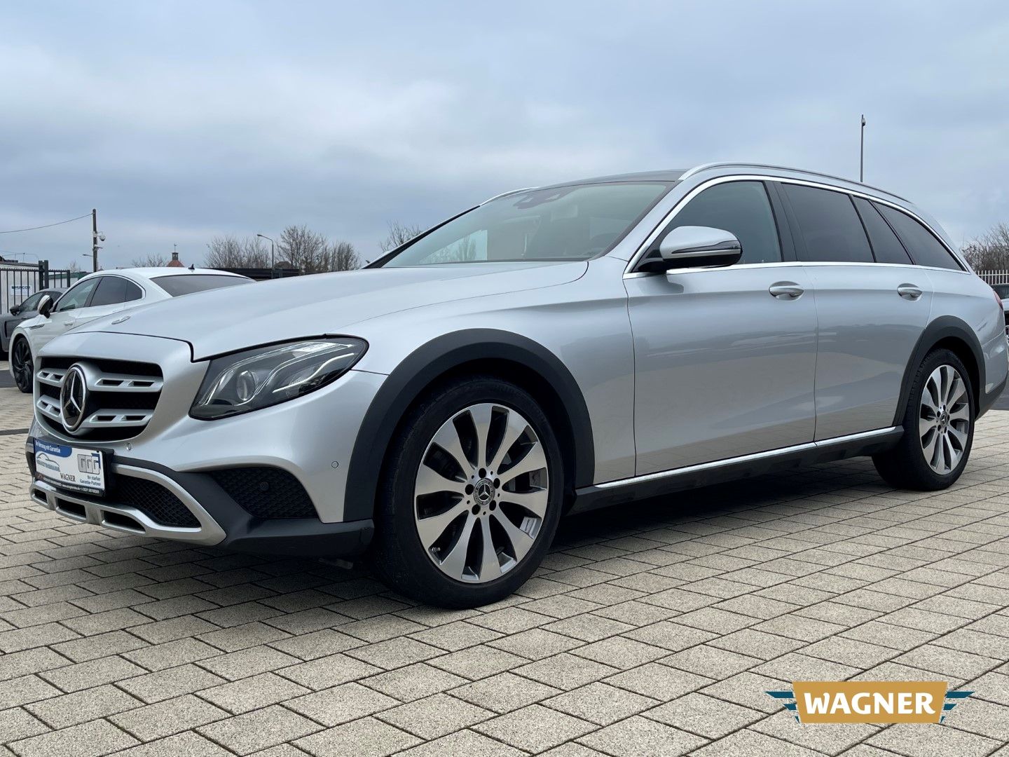 Fahrzeugabbildung Mercedes-Benz E 220 d 4Matic All-Terrain LED