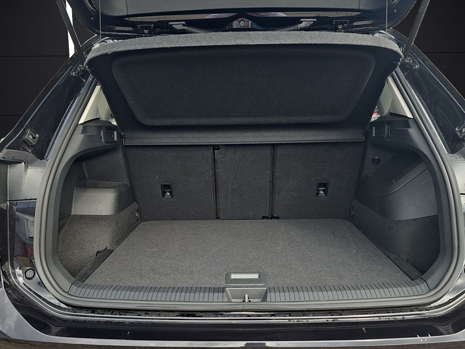 Fahrzeugabbildung Volkswagen Tiguan Life eTSI DSG LED+ ACC AHK SH AID LRHzg R