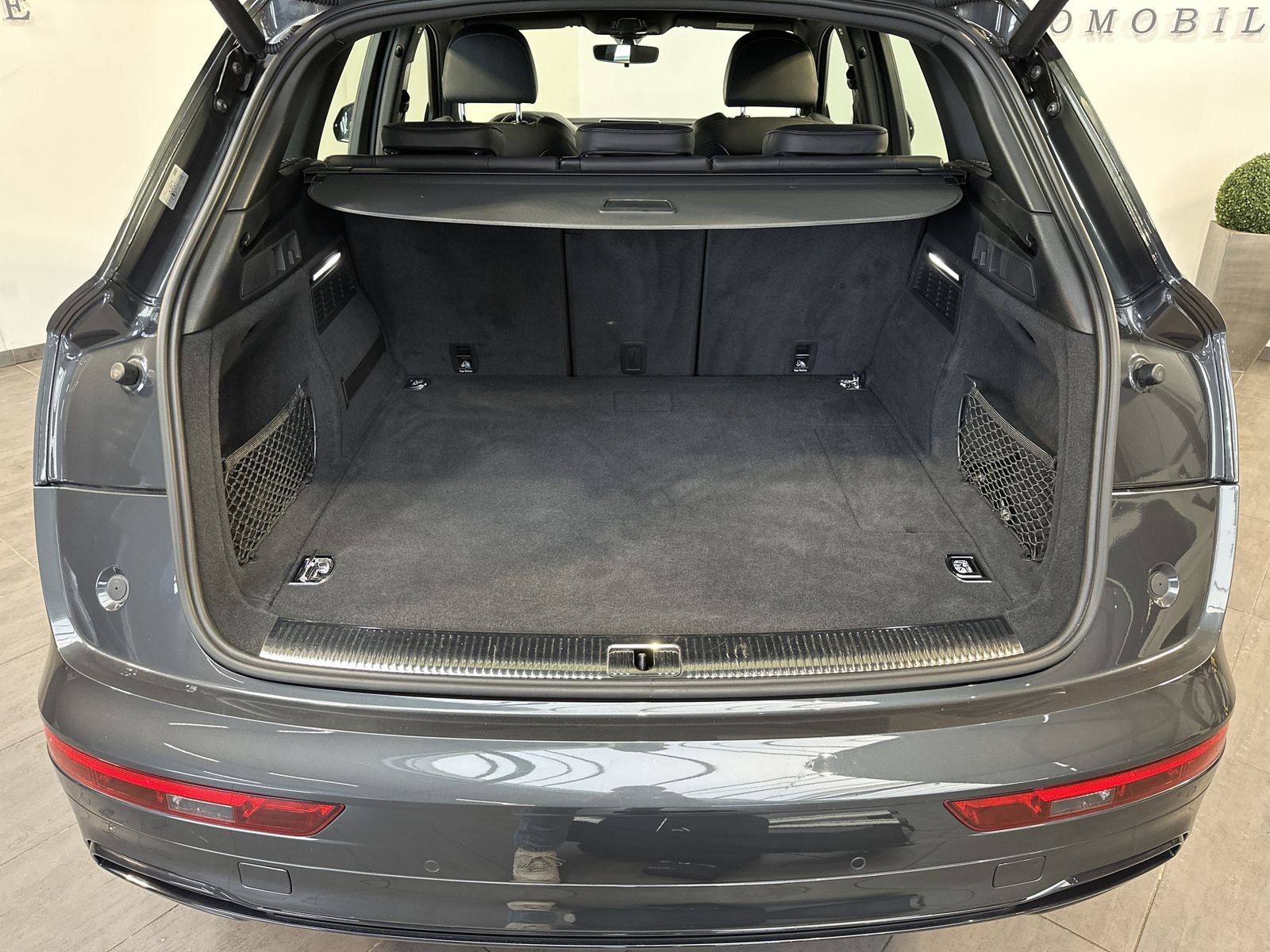 Fahrzeugabbildung Audi Q5 50 TFSI e Qu S-Line Black NAV+LED+20ZO+HEADUP