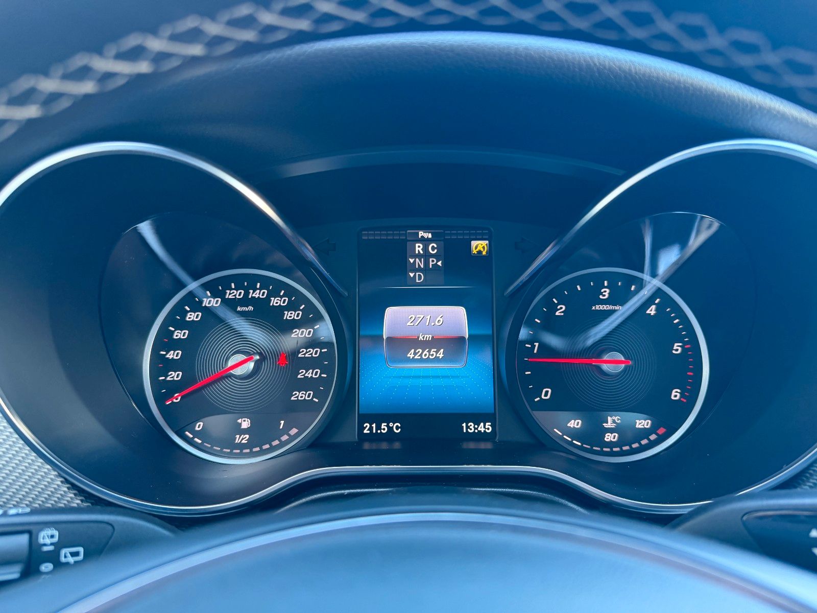 Fahrzeugabbildung Mercedes-Benz V 300 d EXCLUSIVE ED AMG AIRMATICAHK2,5to Pano