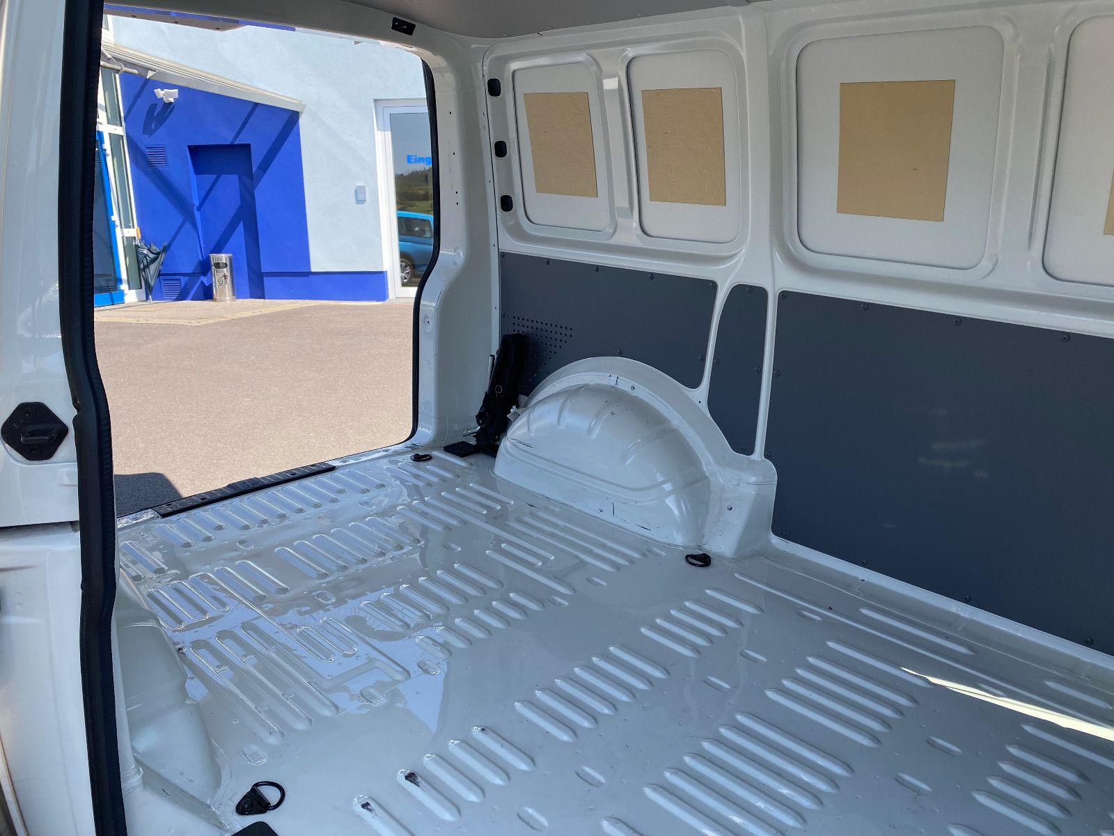 Fahrzeugabbildung Volkswagen T6.1 Transporter 2.0 TDI DAB Seitenwindassistent