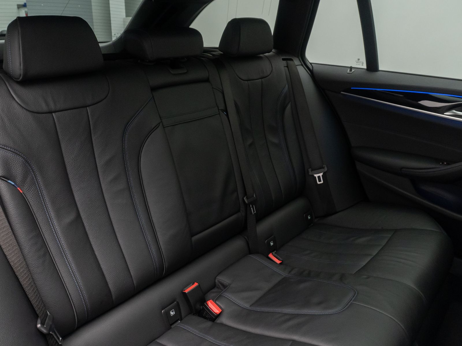 Fahrzeugabbildung BMW 540i xD M Sport DAB Panorama HUD H/K DispKey 20"