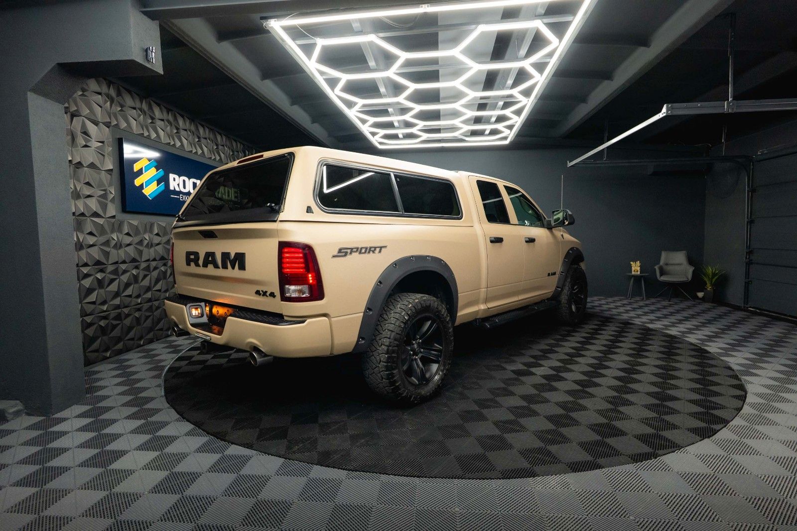 Fahrzeugabbildung Dodge RAM 5.7 V8 HEMI 4x4 RAPTOR LONGBED HARDTOP LED
