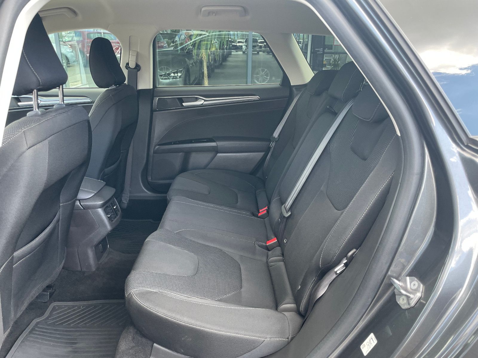 Fahrzeugabbildung Ford Mondeo Titanium, Automatik