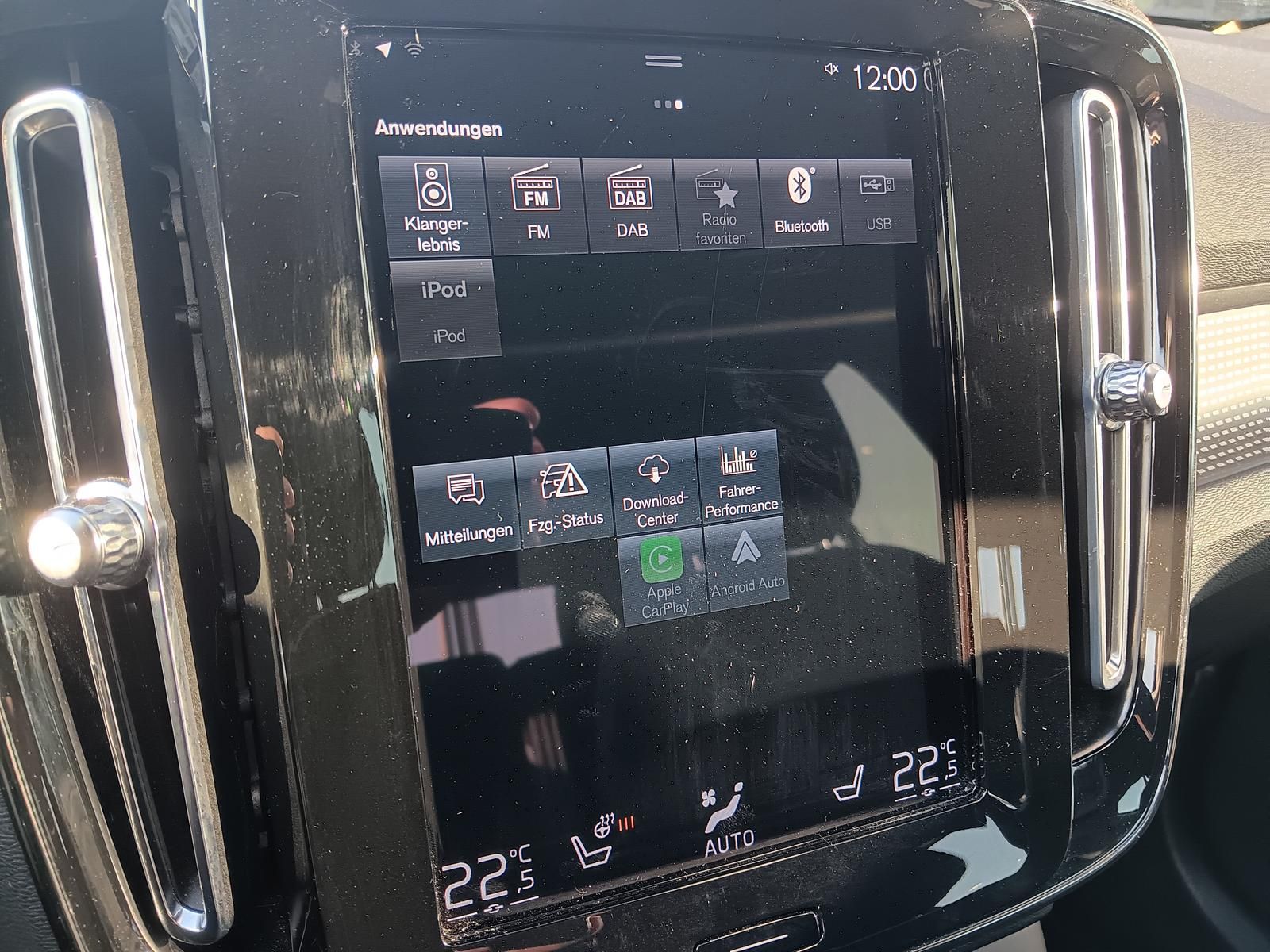 Fahrzeugabbildung Volvo XC40 T4 Recharge R-Design 'AHK ,360-Cam'