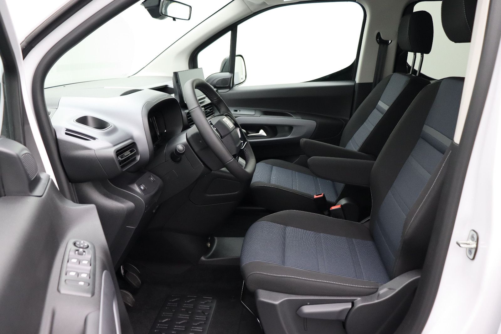 Fahrzeugabbildung Fiat Doblo Kombi L2 1.5 BlueHDi 5-Sitzer