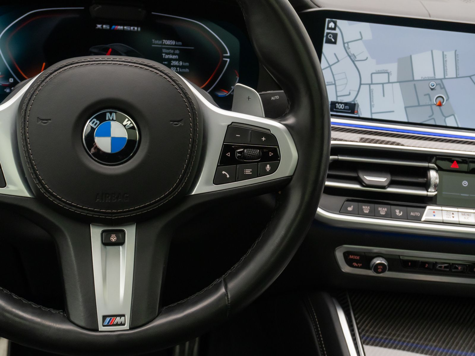 Fahrzeugabbildung BMW X6 M50i 360° B&W SkyLounge Individual Mega-Voll