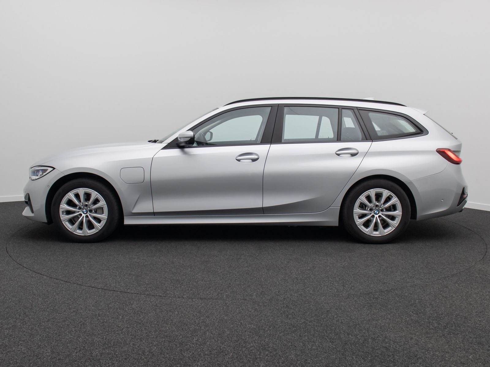 Fahrzeugabbildung BMW 330e Laser 360&deg;HUD DAB Komfort Alarm ACC AHK