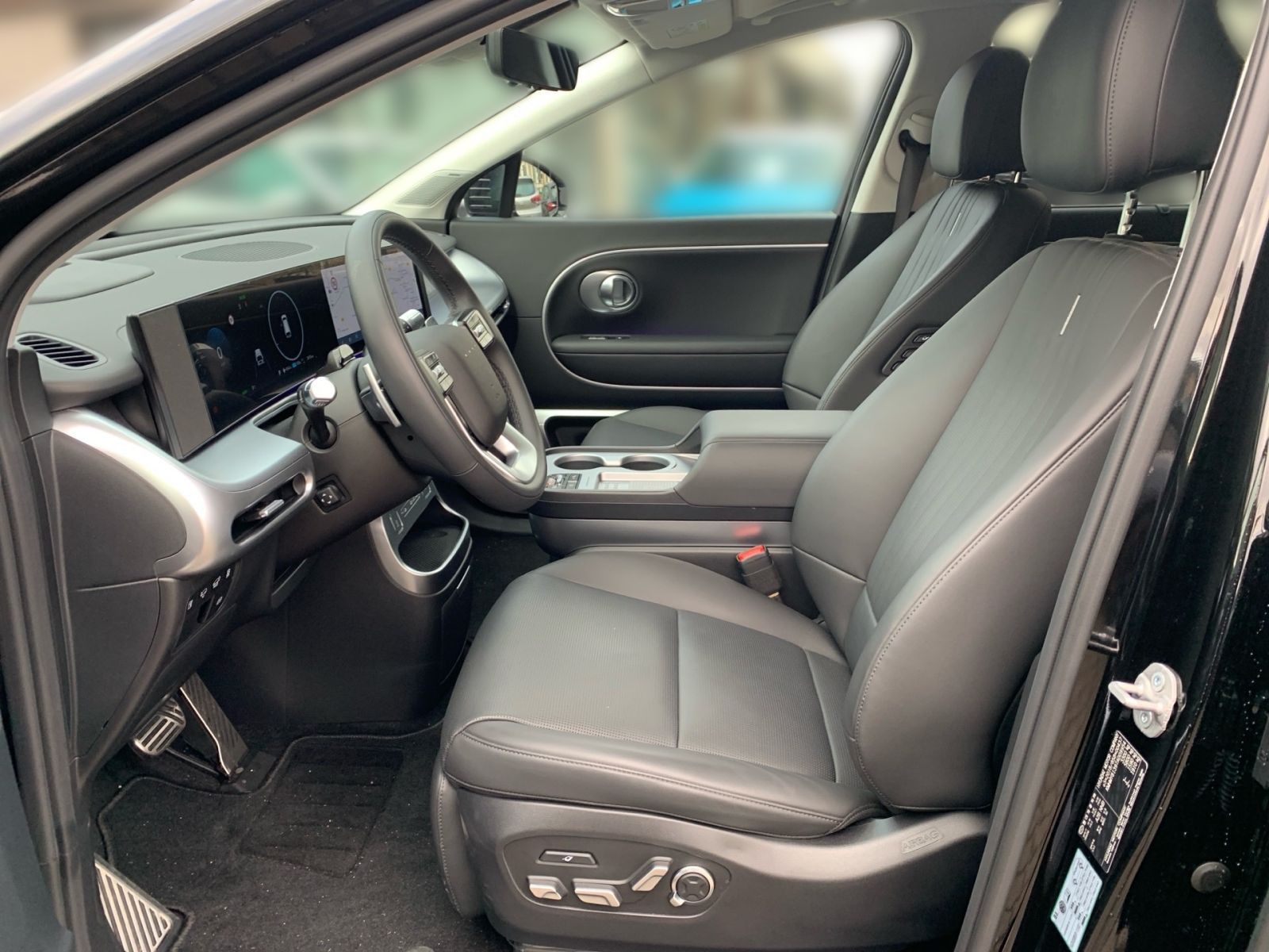 Fahrzeugabbildung Hyundai IONIQ 9 Uniq Elektro 110 kWh 4WD 7-Sitzer