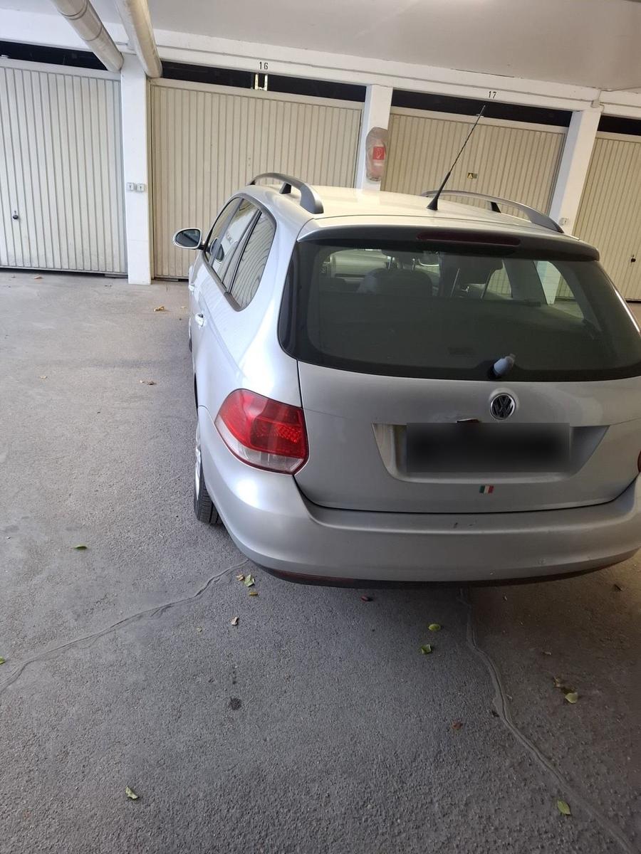 Volkswagen Golf 2012 — салон