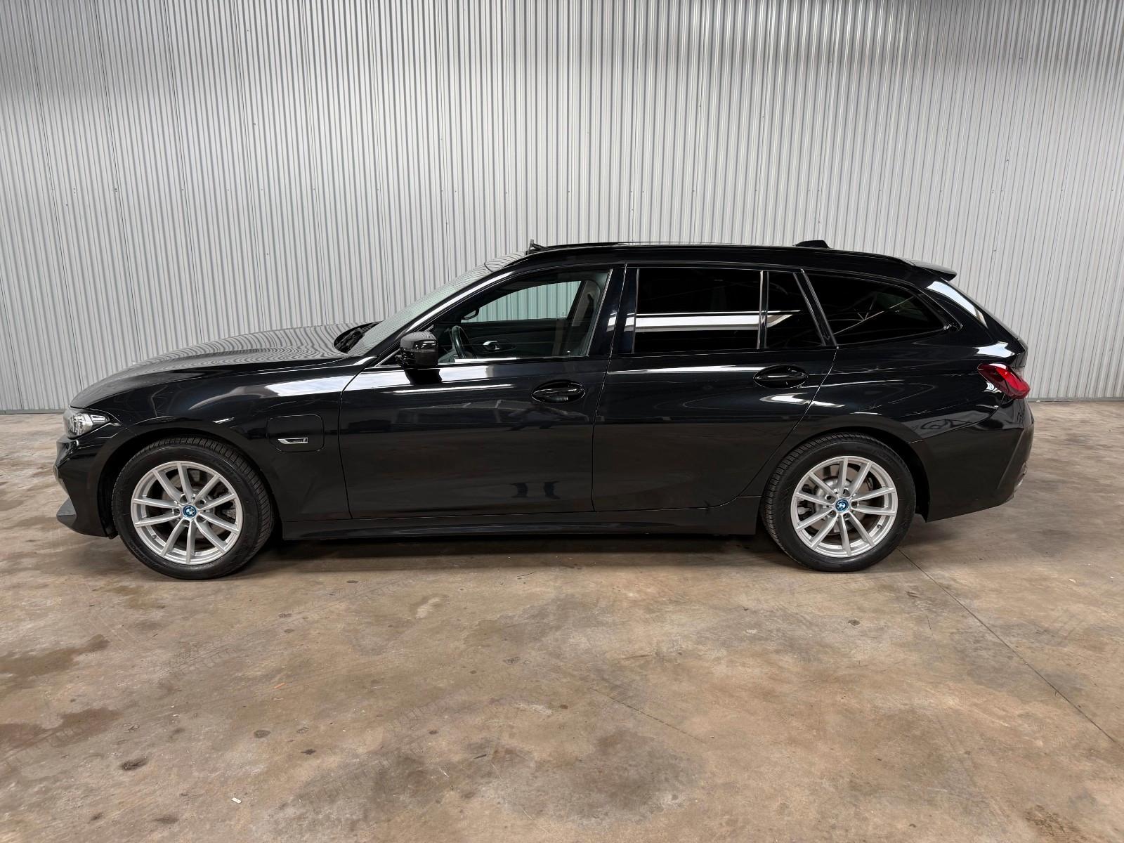 BMW 320e xDrive Leder Navi Pano *B2B € 18.000 NETTO*