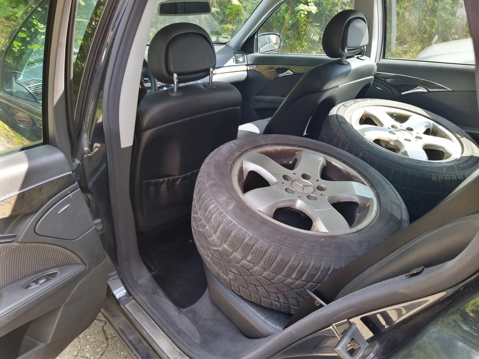 Mercedes-Benz E220 2004 — photo 12