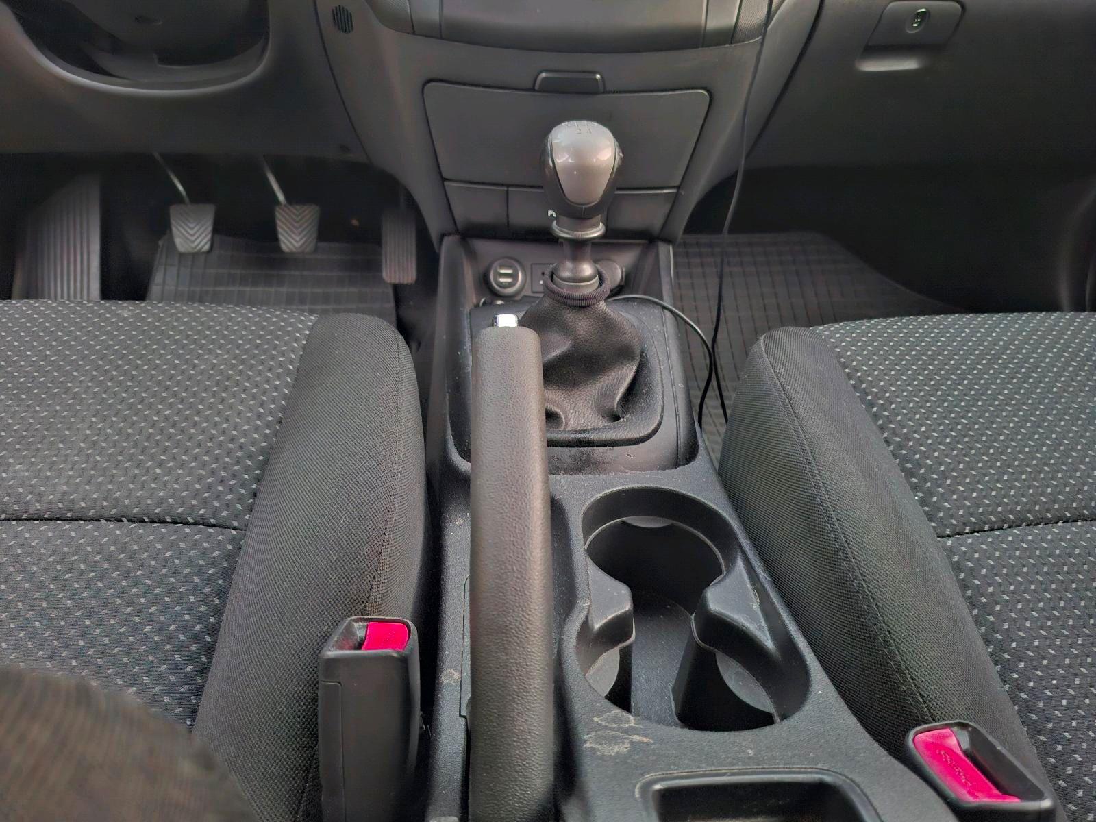 Hyundai i30 2010 — photo 12