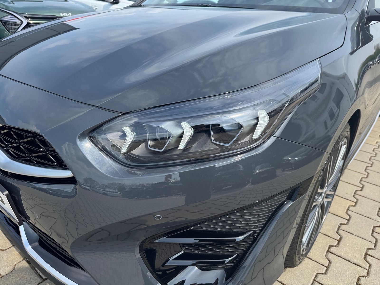 Fahrzeugabbildung Kia CEED_5 1.5T 140DCT7 GTL TEC LEDER GD 18Z