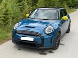 MINI Cooper SE  - blaue MINI Cooper SE