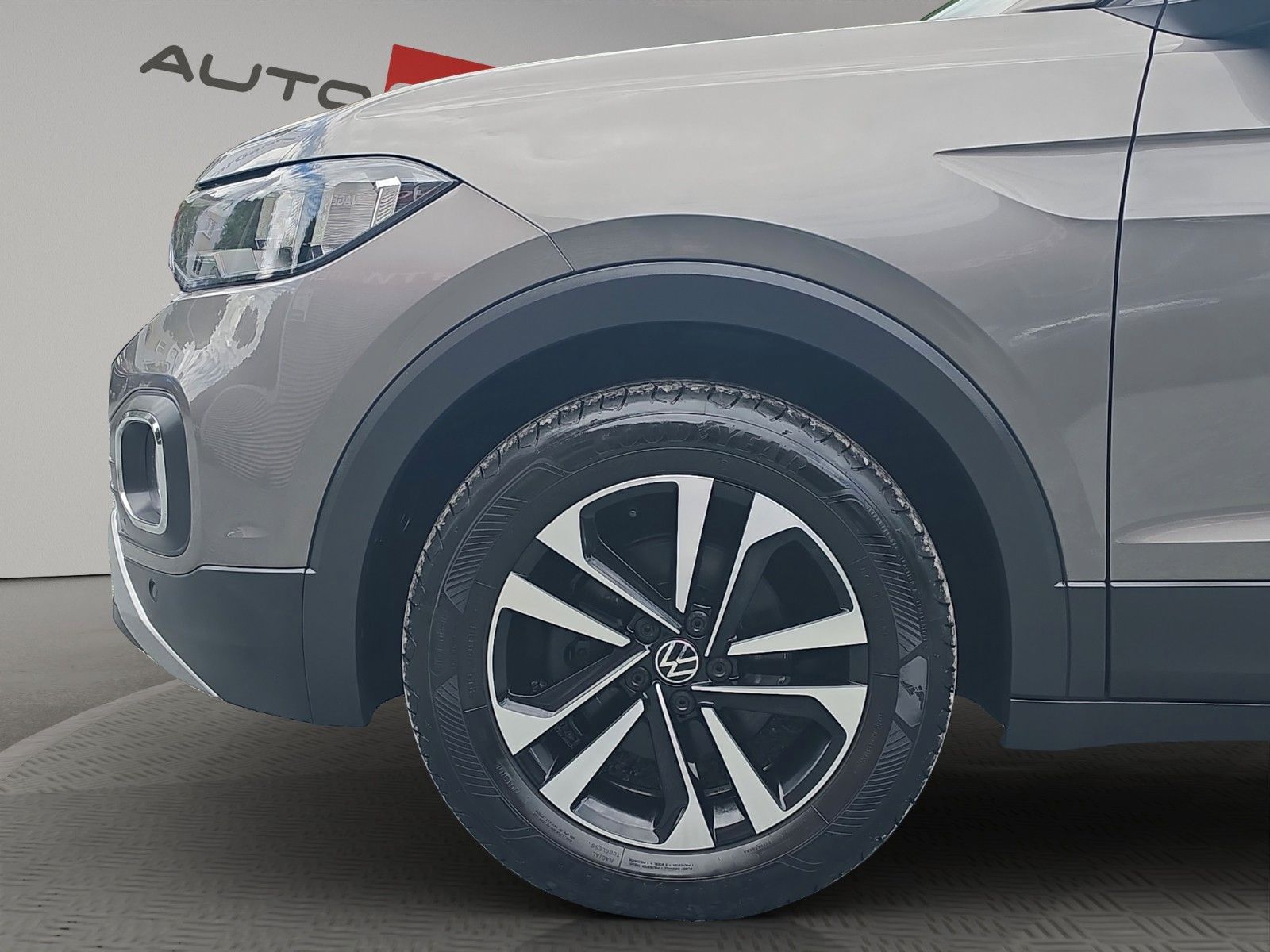 Fahrzeugabbildung Volkswagen T-Cross United NAVI SHZ PDC APP-CONNECT