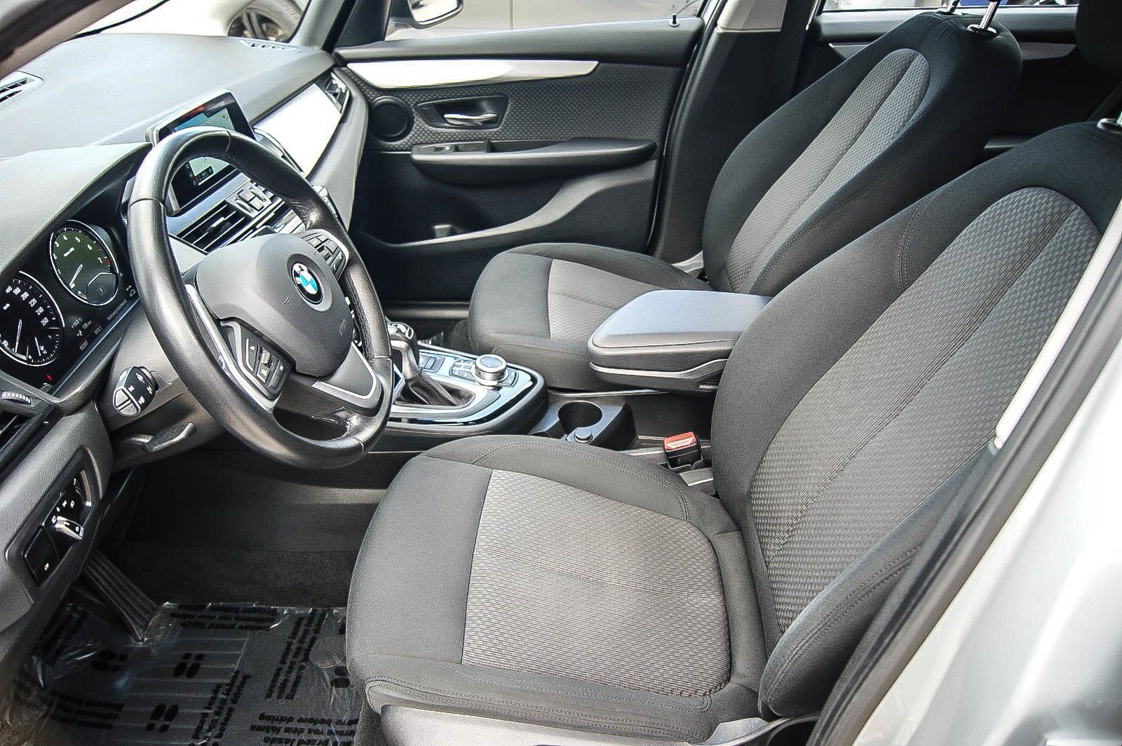 Fahrzeugabbildung BMW 225 xe Advantage Aut LED-SCHEINWERFER SIHZG PARK