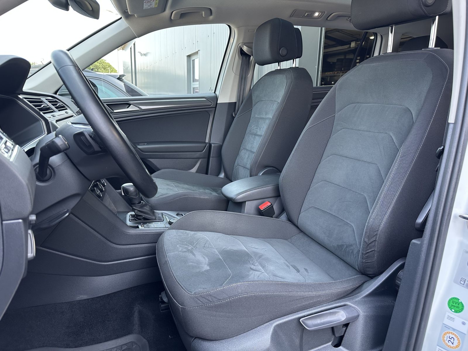 Fahrzeugabbildung Volkswagen Tiguan Allspace 2.0 TDI HL 4M NAV+LED+AHK+PANORA