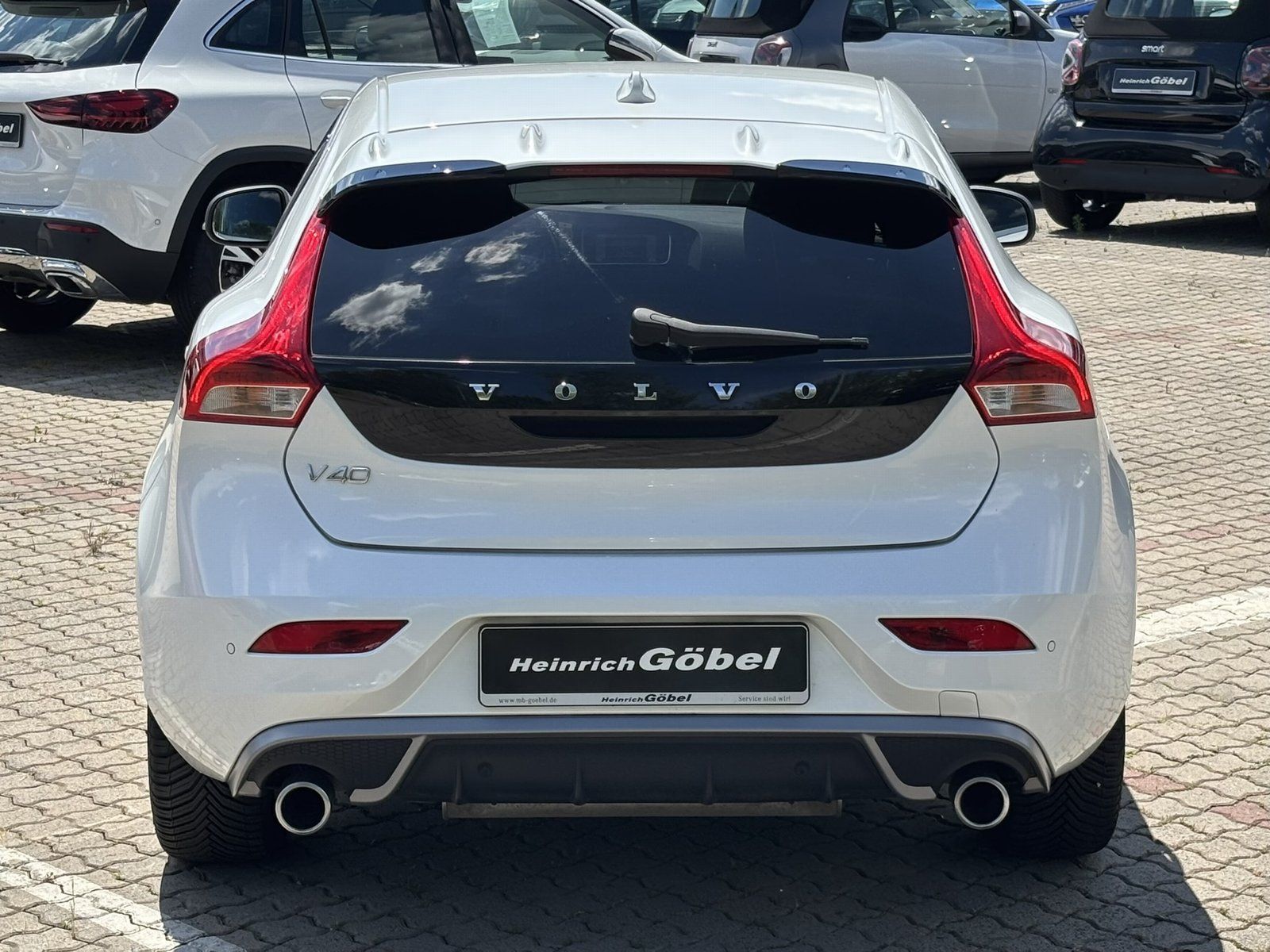 Fahrzeugabbildung Volvo V 40 T2 2.0 R-DESIGN*SHZ VORN/HINTEN*LED*BLUETOO