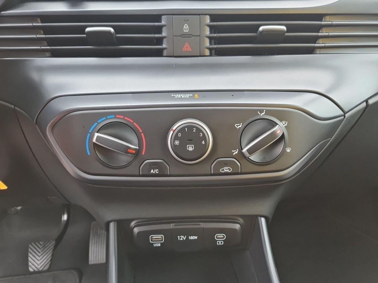 Fahrzeugabbildung Hyundai BAYON Select FL 1.0 T-GDI ALLWETTER+TEMPOMAT+KLI