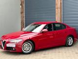 Alfa Romeo Giulia Super Aut 8G/Bluetooth/KeyGo/PDC/LaneAss/ - rote Alfa Romeo Giulia