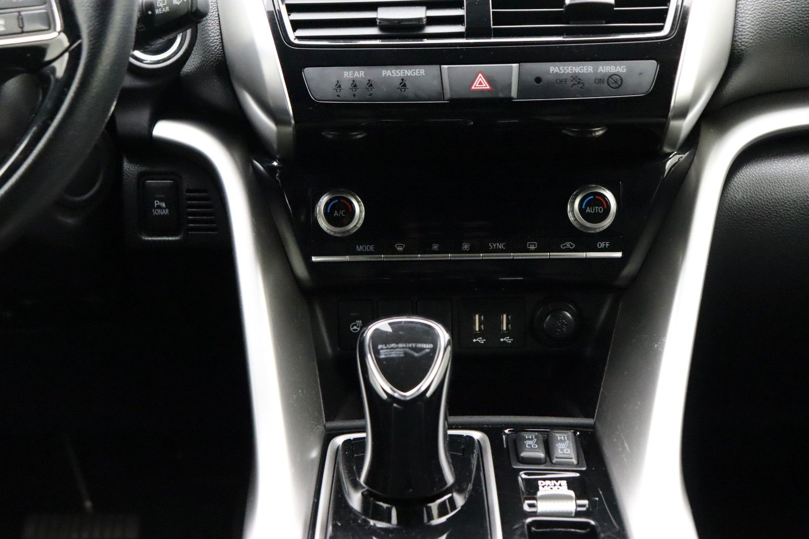 Fahrzeugabbildung Mitsubishi Eclipse Cross 2.4 Plus Select Hybrid