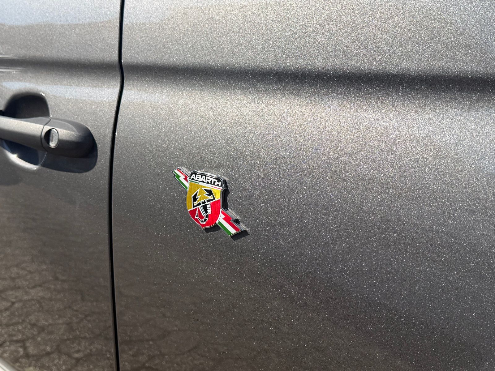 Fahrzeugabbildung Fiat Abarth 695Competizione/CARBON-SITZE/CARBON/BEATS