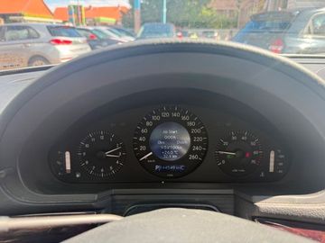 Mercedes E 200 - 9