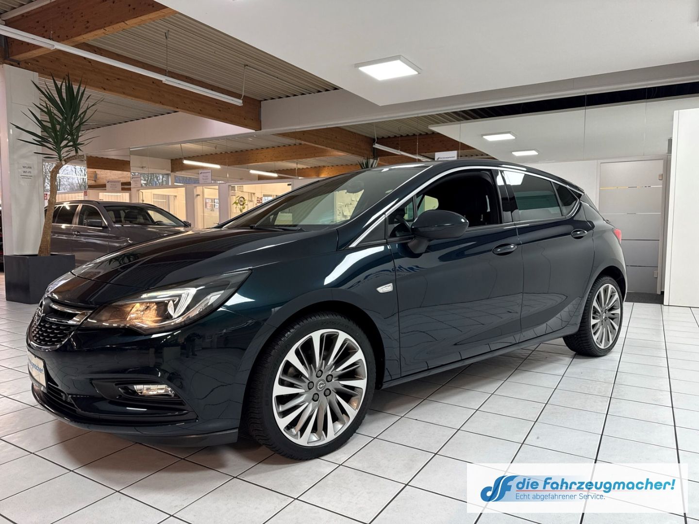 Fahrzeugabbildung Opel Astra K Dynamic Start Stop Apple CarPlay Android