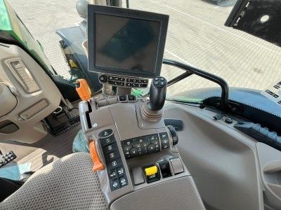 Fahrzeugabbildung John Deere 6215 Schlepper