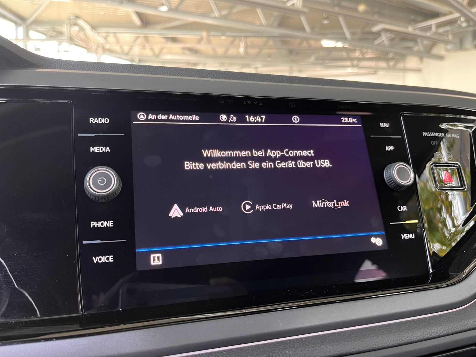 Fahrzeugabbildung Volkswagen Taigo R-Line 1.5 DSG KLIMA AHK LED NAV SHZ