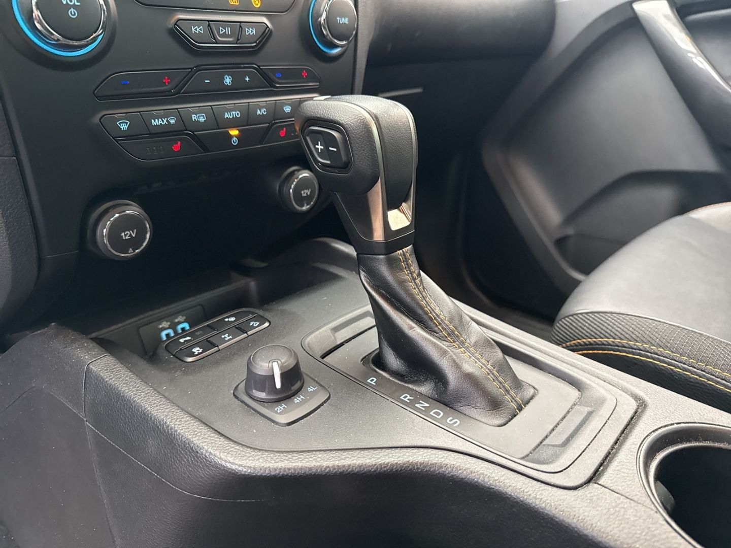 Fahrzeugabbildung Ford Ranger Wildtrak DoKa 4x4 AHK Navi Leder LED ACC