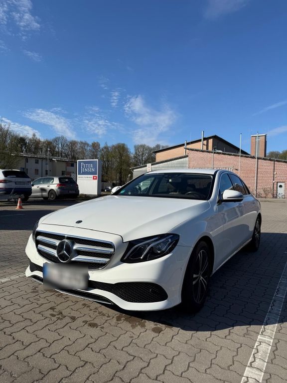 Image of Mercedes-Benz E 200