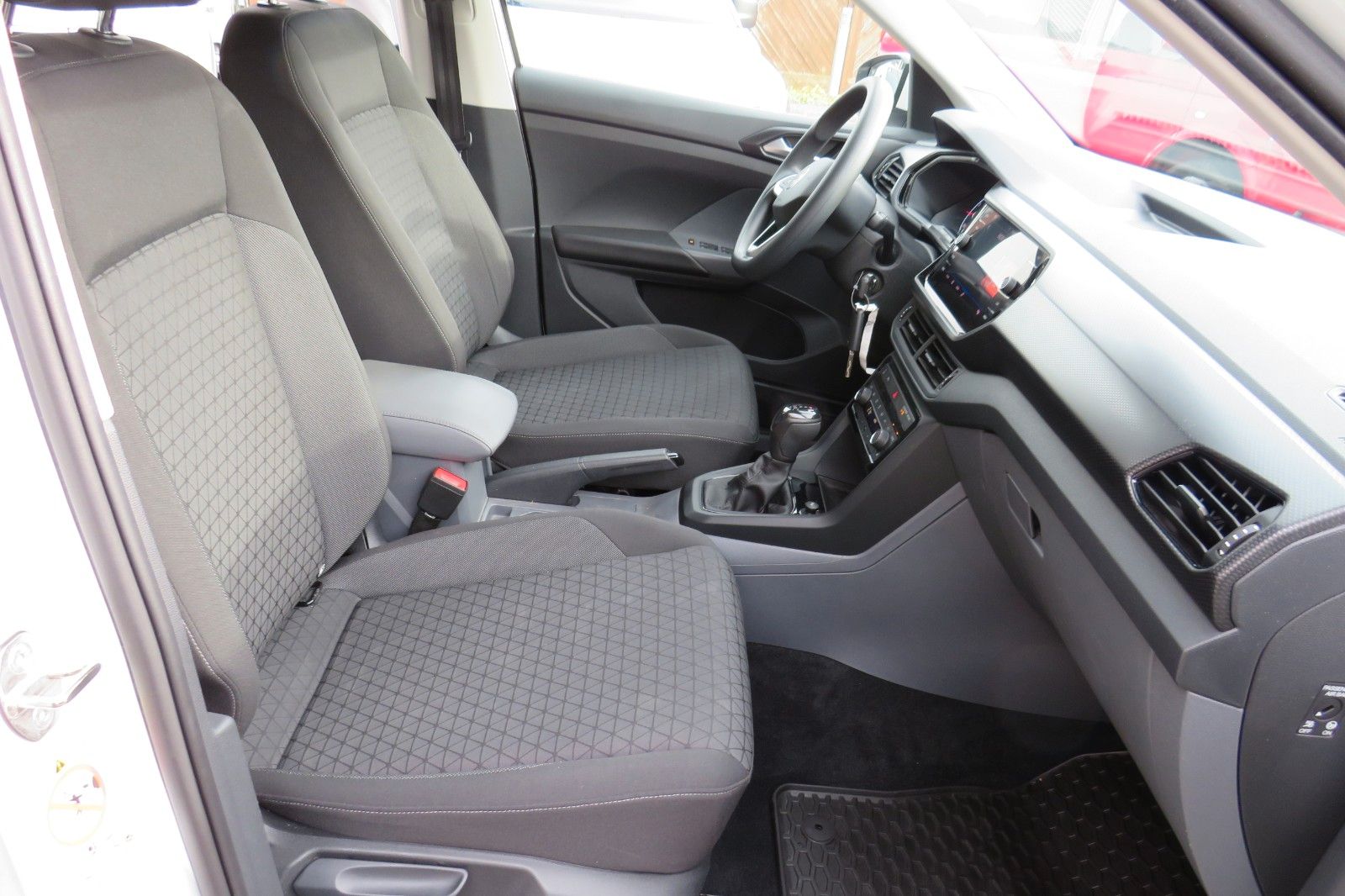 Fahrzeugabbildung Volkswagen T-Cross Life DSG PDC TELVOR SITZH. 1H.