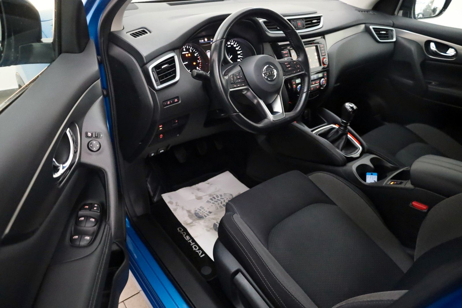 Fahrzeugabbildung Nissan Qashqai N-Connecta Navi,PanDach,360°,AHK,SR+WR