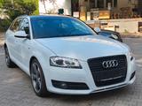 Audi A3 Sportback 1.6 TDI Ambition S Line - Audi A3 mit Diesel-Antrieb: Weiß, Limousine