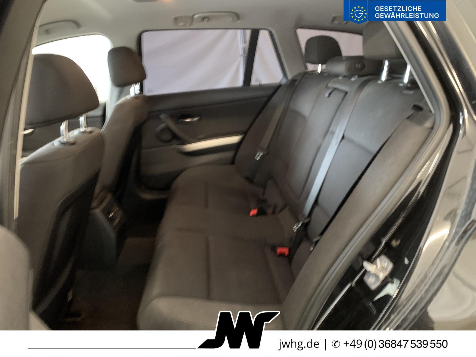 BMW 320 2011 — photo 12
