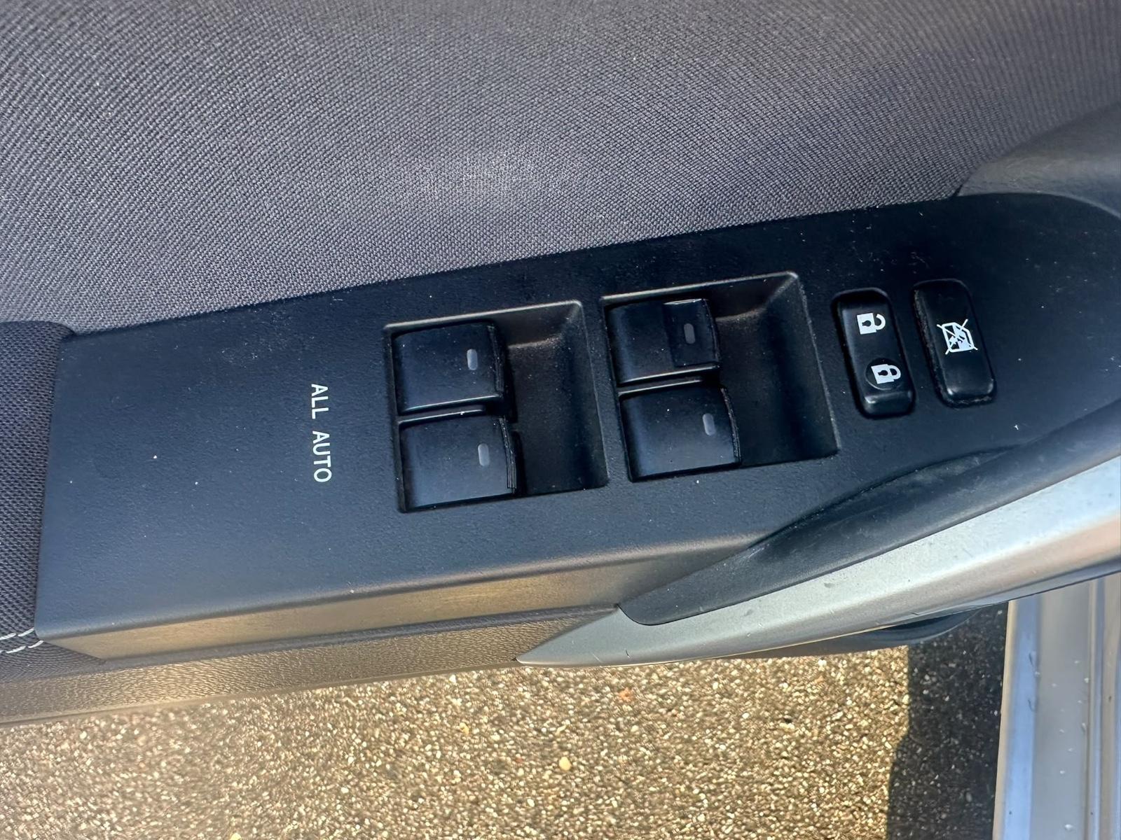 Toyota Auris 2014 — photo 12