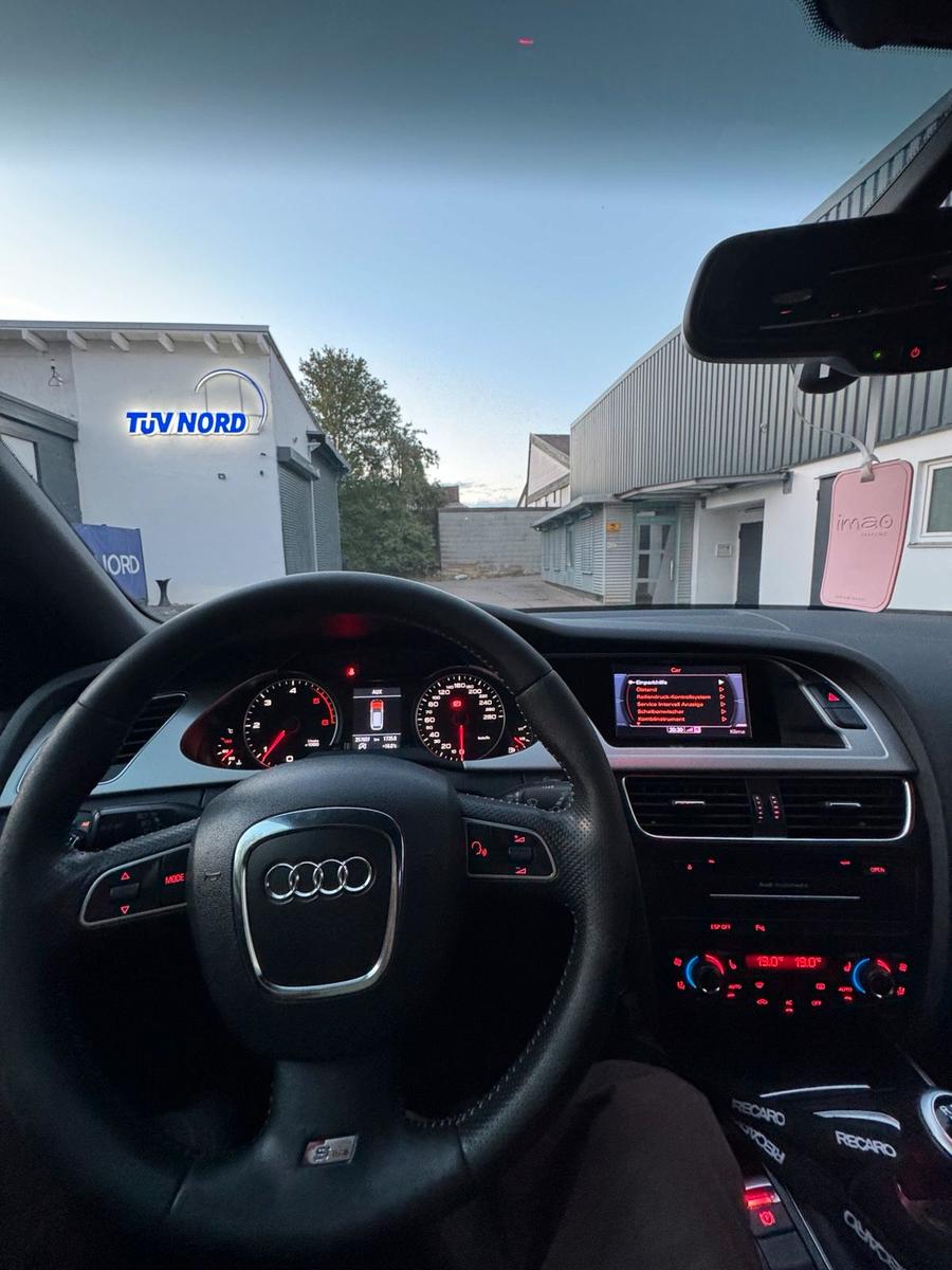 Audi A4 2010 — photo 12