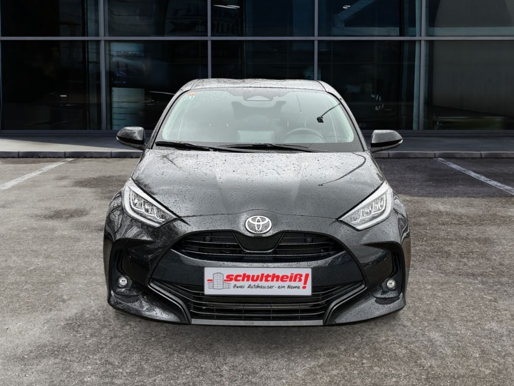 Fahrzeugabbildung Toyota Yaris Hybrid 116 1.5 VVT-i Team Deutschland