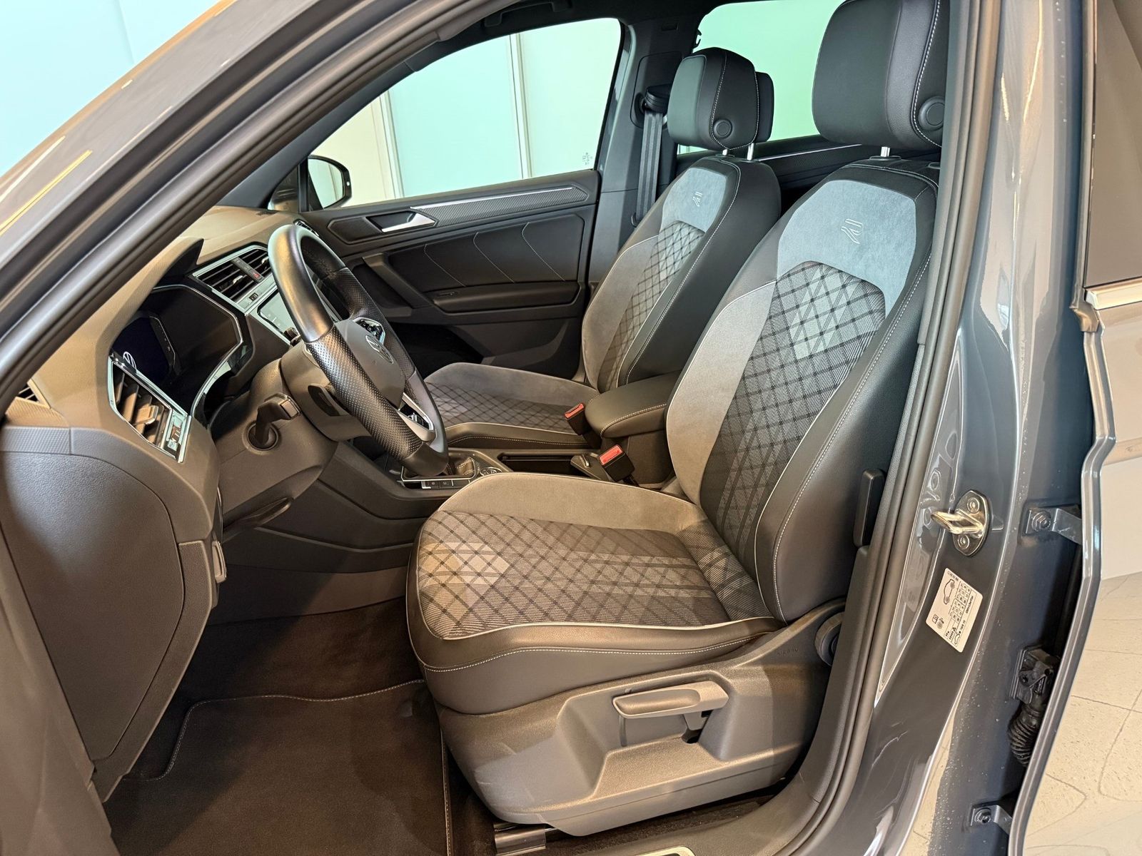 Volkswagen Tiguan 2.0 TSI R-Line 4Motion AHK Alarmanlage foto 21