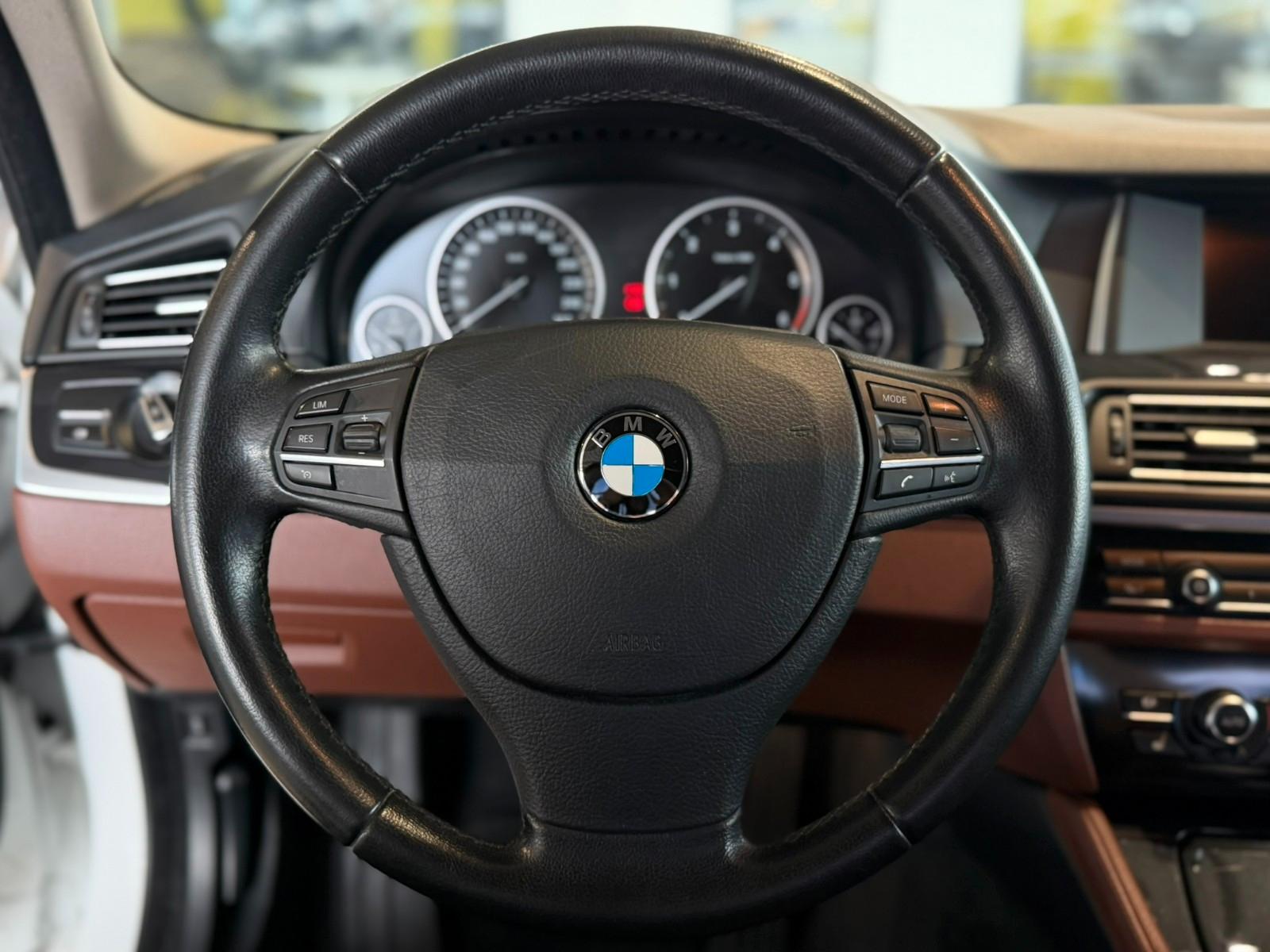 BMW 520d Lim. *SHZ*PDC*HiFi*Navi*