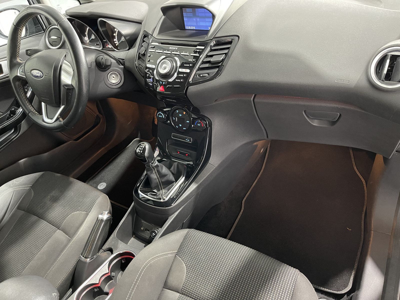 Fahrzeugabbildung Ford Fiesta Titanium1.5 TDCI*LED*MFL*Klima*PDC*