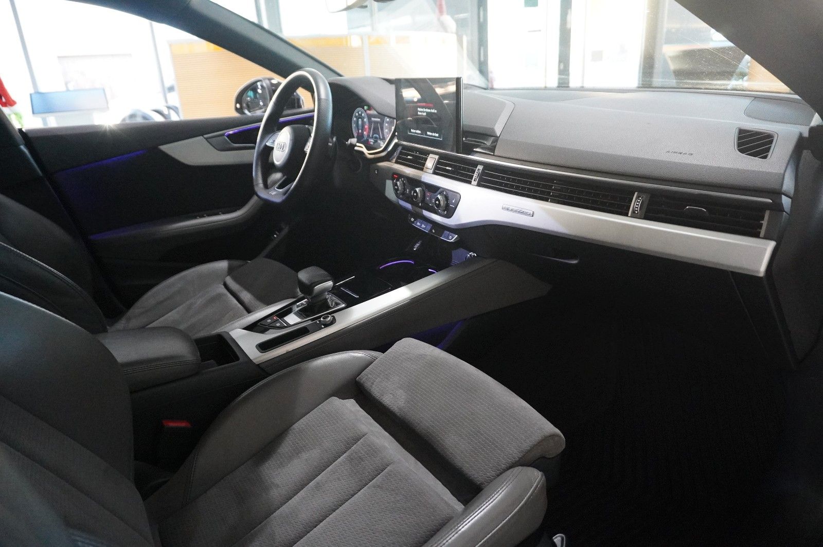 Fahrzeugabbildung Audi A5 Sportback 45 TFSI QUATTRO S-LINE NAVI/MATRIX