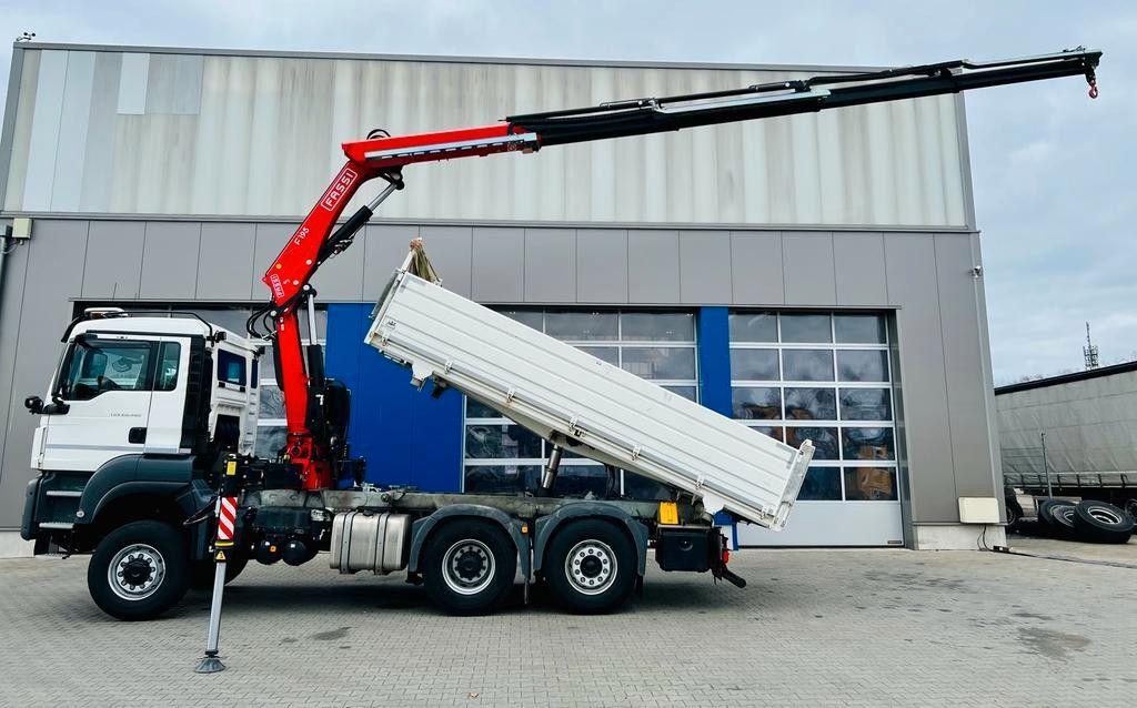 Fahrzeugabbildung MAN TGS 28.400 6x4-4 Dreiseitenkipper FASSI F195