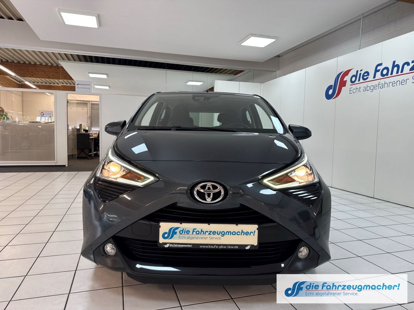 Fahrzeugabbildung Toyota Aygo X-Play Connect ACC Apple CarPlay Android Au